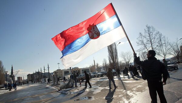 Србин са заставом Србије на КиМ, 17. фебруара 2008. године - архивска фотографија - Sputnik Србија
