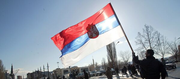 Србин са заставом Србије на КиМ, 17. фебруара 2008. године - архивска фотографија - Sputnik Србија