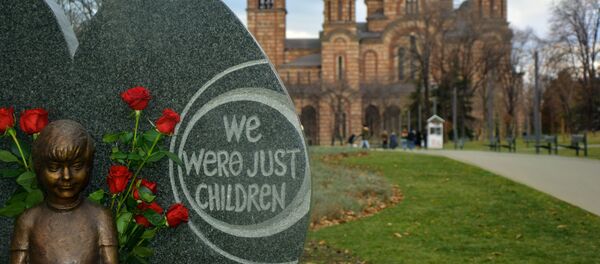 Споменик Милици Ракић, девојчици коју су убиле НАТО бомбе 1999. године, у Ташмајданском парку - Sputnik Србија