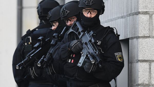Припадници противтерористичке јединице немачке полиције БФЕ+ на показној вежби у Берлину - Sputnik Србија