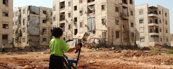 Дете из једне избегличке породице снимљено у Алепу. - Sputnik Србија