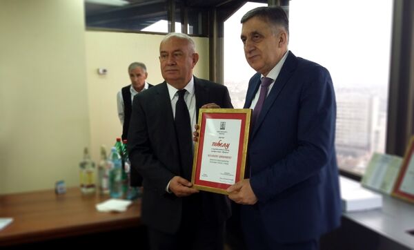 Београдски одбора Српског просветног и културног друштва (СПКД) „Просвјета“ директор Представништва Републике Српске у Србији Млађен Цицовић ипредседник београдског одбора проф. др Милимир Мучибабић  . - Sputnik Србија