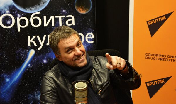 Звонимир Ђукић, познат и као Ђуле Ван Гог у студију Радио Спутњика Звонимир Ђукић, познат и као Ђуле Ван Гог у студију Радио Спутњика - Sputnik Србија