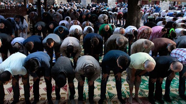 Muslimanski vernici prikom molitve u Sarajevu - Sputnik Srbija