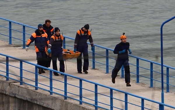 Spasilačke ekipe na mestu pada aviona ruskog Ministarstva odbrane Tu-154 u Crnom moru - Sputnik Srbija
