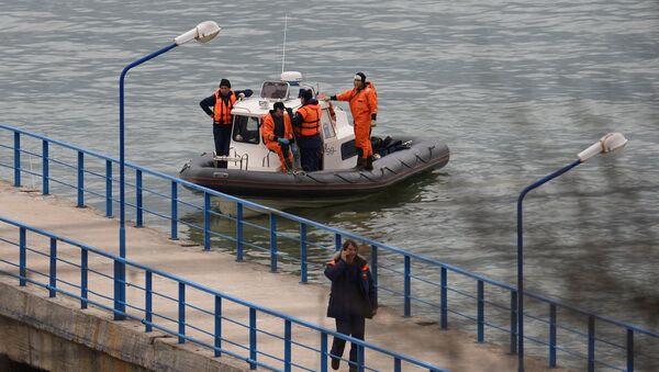 Спасилачке екипе на месту пада авиона руског Министарства одбране Ту-154 у Црном мору - Sputnik Србија