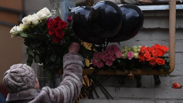 Цвеће у знак сећања на погинуле у несрећи Ту-154 руског Министарства одбране - Sputnik Србија