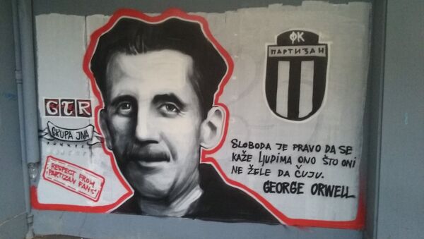 Mural Džordža Orvela u centru Beograda. - Sputnik Srbija
