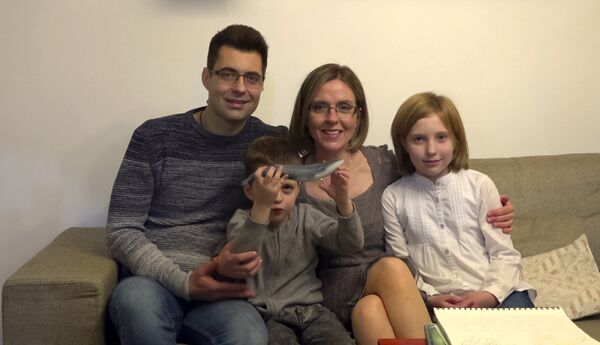 Dr. Magdalena Đorđević sa svojim suprogom dr. Markom Đorđevićem, ćerkom Petrom i sinom Vasilijem Dr. Magdalena Đorđević sa svojim suprogom dr. Markom Đorđevićem, ćerkom Petrom i sinom Vasilijem - Sputnik Srbija