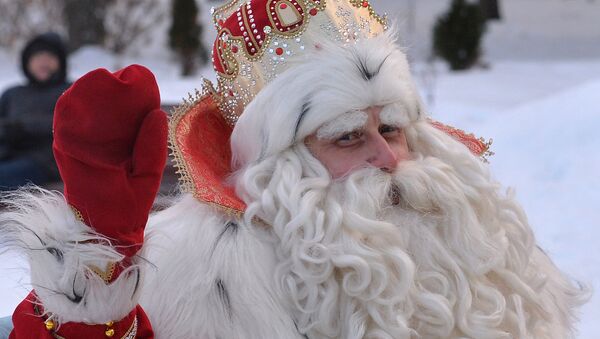 Deda Mraz iz Velikog Ustjuga u poseti Čeljabinsku - Sputnik Srbija