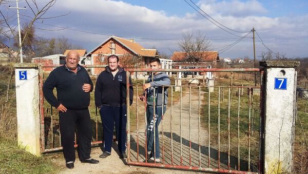 Kosovo i Metohija:  Žarko Jeftić povratnik u selo Žač sa sinovima - Sputnik Srbija