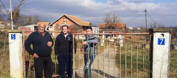 Косово и Метохија:  Жарко Јефтић повратник у село Жач са синовима - Sputnik Србија