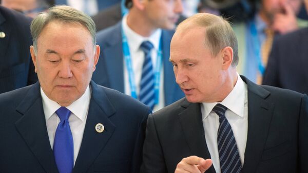 Predsednik Kazahstana Nursultan Nazarbajev i predsednik Rusije Vladimir Putin - Sputnik Srbija