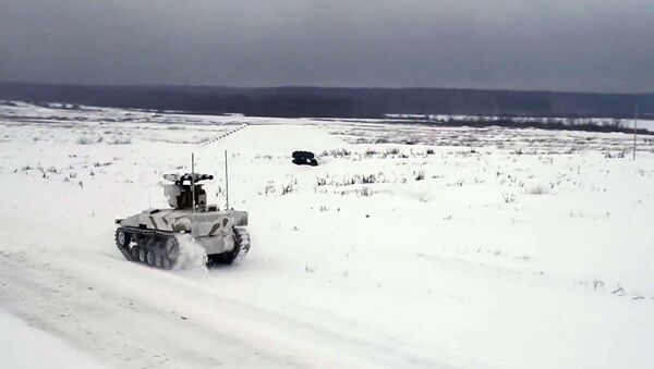Ruski robotizovani kamikaza-tenk u akciji - Sputnik Srbija