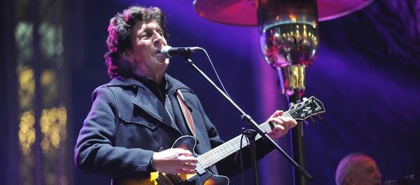 Beograđani i gosti prestonice dočekali Novu godinu uz Bajagu i instruktore i veličanstveni vatromet ispred Skupštine Srbije. - Sputnik Srbija