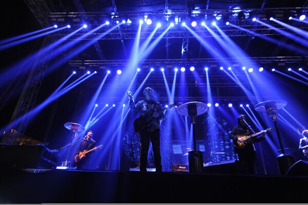 Beograđani i gosti prestonice dočekali Novu godinu uz Bajagu i instruktore i veličanstveni vatromet ispred Skupštine Srbije. Beograđani i gosti prestonice dočekali Novu godinu uz Bajagu i instruktore i veličanstveni vatromet ispred Skupštine Srbije. - Sputnik Srbija