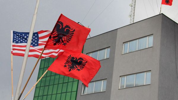 Заставе САД и Албаније - Sputnik Србија
