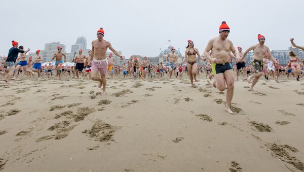 Holanđani se kupaju u Severnom moru - Sputnik Srbija