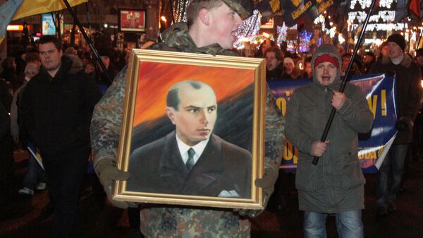 Националисти носе бакље и заставе на обележавању рођендана Степана Бандере - Sputnik Србија