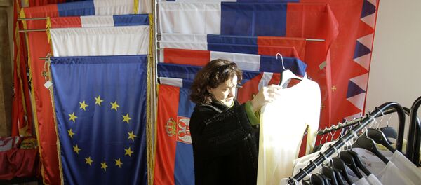 Zastave Srbije i EU - Sputnik Srbija