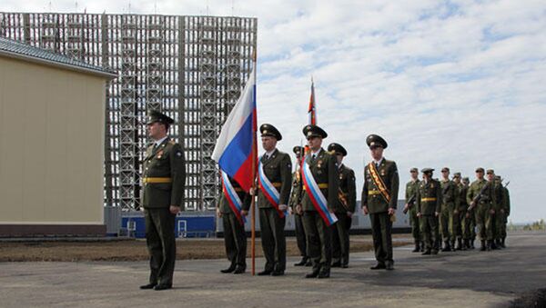 Ruski vojnici pored radarskog sistema „Voronjež M“. - Sputnik Srbija