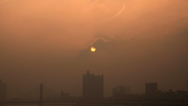 Зграде у кинеском граду Ђилин обавијене тешким смогом - Sputnik Србија