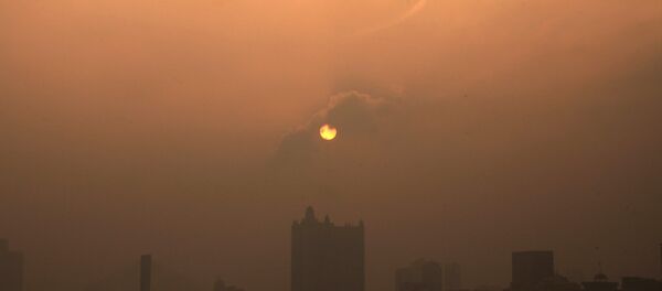 Зграде у кинеском граду Ђилин обавијене тешким смогом - Sputnik Србија