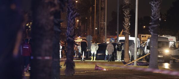 Форензичари на месту експлозије у турском граду Измир Форензичари на месту експлозије у турском граду Измир - Sputnik Србија