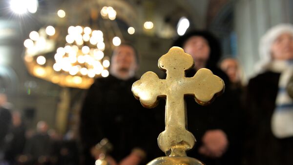 Верници на божићној литургији коју је служио патријарх српски Иринеј - Sputnik Србија