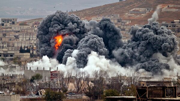 Sirijski grad Kobani zazut bombama koalicije predvođene SAD. - Sputnik Srbija