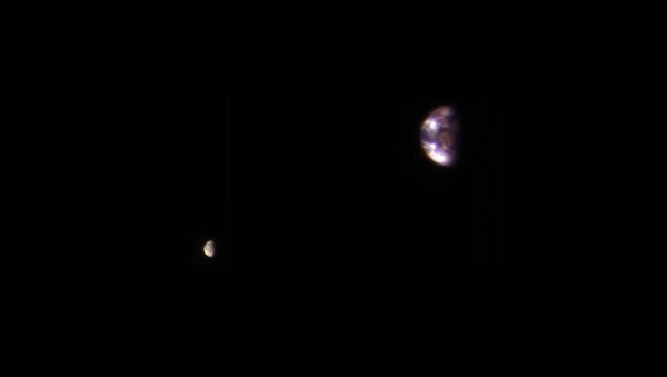 Zemlja i Mesec slikani sa Marsa - Sputnik Srbija