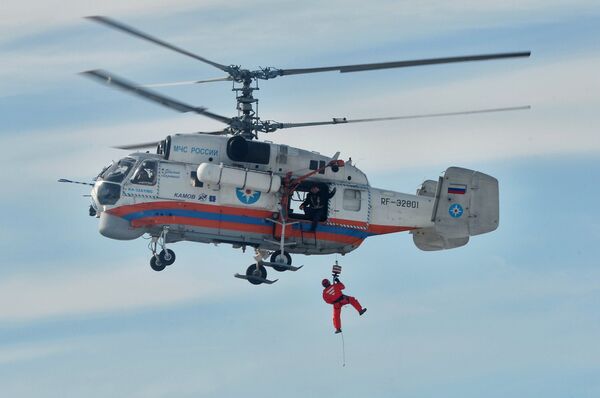 U vanrednim situacijama helikopter je često jedino prevozno sredstvo kojim je moguće stići do ugroženih ljudi. U vanrednim situacijama helikopter je često jedino prevozno sredstvo kojim je moguće stići do ugroženih ljudi. - Sputnik Srbija
