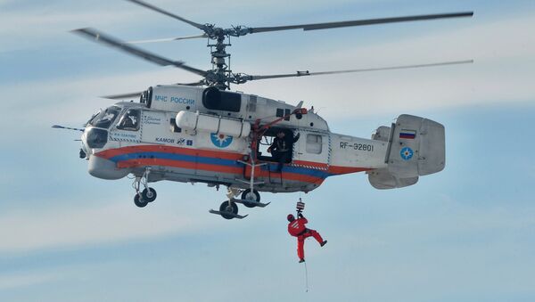 U vanrednim situacijama helikopter je često jedino prevozno sredstvo kojim je moguće stići do ugroženih ljudi. - Sputnik Srbija