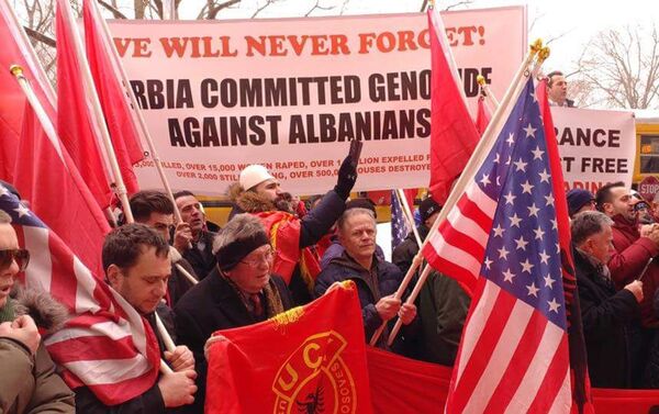 Протест албанске дијаспоре у Њујорку испред мисије Републике Србије при УН - Sputnik Србија