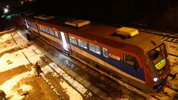 Voz koji je jutros krenuo iz Beograda ka Kosovskoj Mitrovici stoji u Raški - Sputnik Srbija