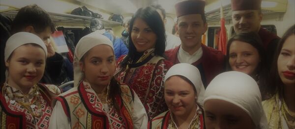 Radosna lica najmlađih putnika Radosna lica najmlađih putnika - Sputnik Srbija