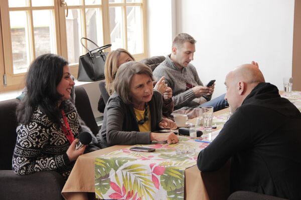 Poznati ruski pisac u društvu ekipe Sputnjika na Kustendorfu - Sputnik Srbija