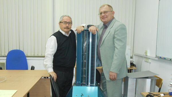 Двојица руских научника — Валериј Перевалов и Леонид Примак — изумели су оригиналну конструкцију генератора - Sputnik Србија