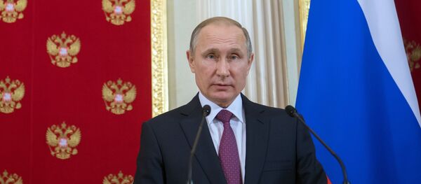 Predsednik Rusije Vladimir Putin tokom zajedničke konferencije za medije sa predsednikom Moldavije Igorom Dodonom Predsednik Rusije Vladimir Putin tokom zajedničke konferencije za medije sa predsednikom Moldavije Igorom Dodonom - Sputnik Srbija