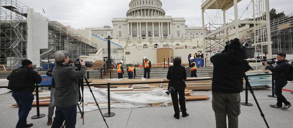 Priprema za inauguraciju Donalda Trampa ispred Kapitol Hila - Sputnik Srbija