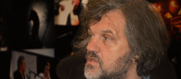 Емир Кустурица на изложби поводом првих 10 година фестивала Кустендорф у Дрвенграду. - Sputnik Србија