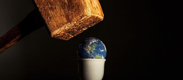 Свет и чекић - илустрација Свет и чекић - илустрација - Sputnik Србија