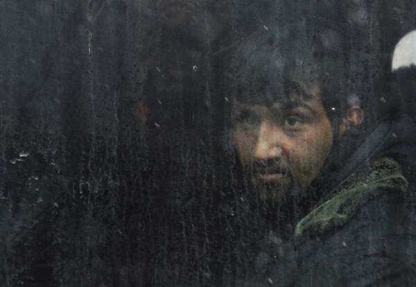 Далеко је родни крај... - Sputnik Србија