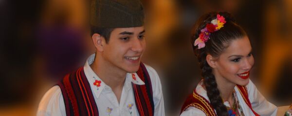 Млади у народној српској ношљи - Sputnik Србија