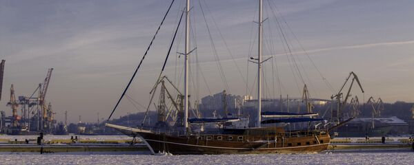 Brod okovan ledom u luci u Odesi - Sputnik Srbija