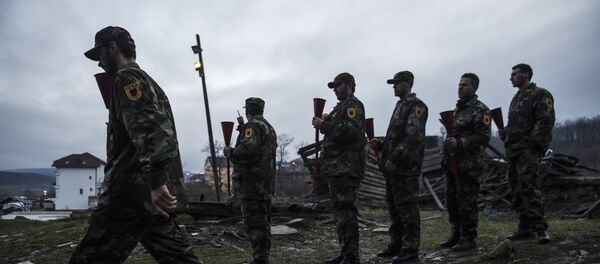 Припадници терористичке организације ОВК-а у селу Преказ на КиМ Припадници терористичке организације ОВК-а у селу Преказ на КиМ - Sputnik Србија