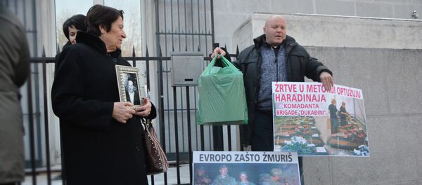 Uduženje kidnapovanih i nestalih Srba sa KiM doneli su 25 kg dokaza o zločinima Ramuša Haradinaja - Sputnik Srbija