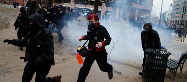 Сузавац на протесту против Доналда Трампа у Вашингтону - Sputnik Србија