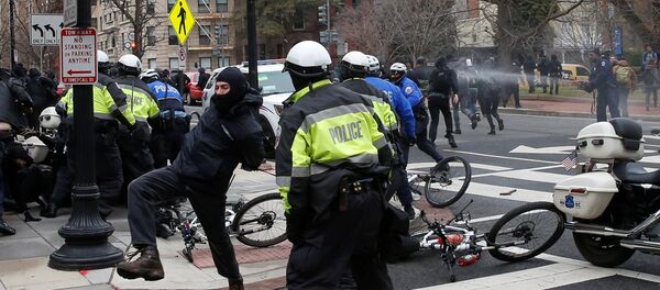 Протести против Доналда Трампа у Вашингтону - Sputnik Србија