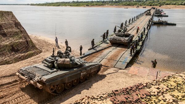 Руски војници на такмичењу понтонских јединица Отворена вода у инжењерском корпусу војске Русије у Мурому - Sputnik Србија